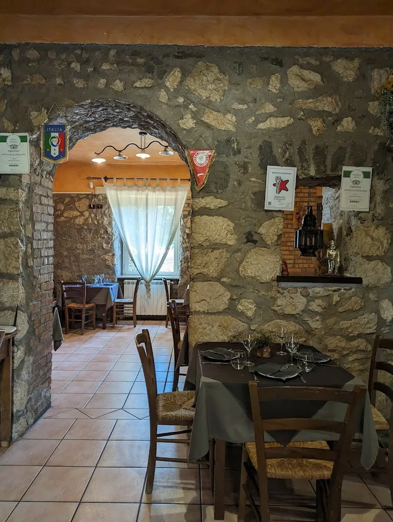 Farmhouse Al Centimolo restaurant in Caianello