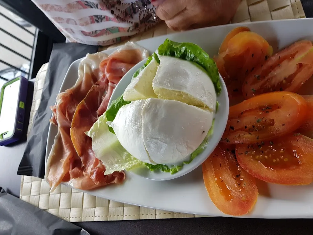 Golden Cafè_Caianello_slider_image_2