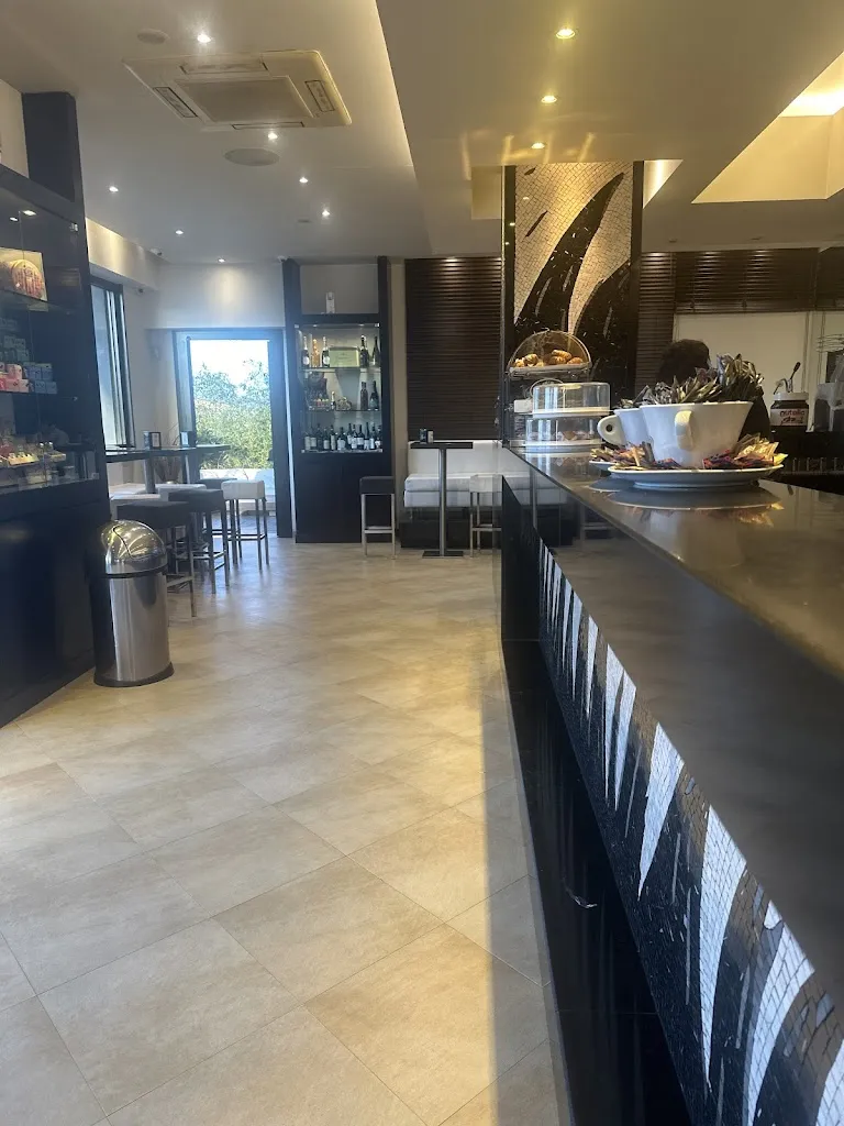 Golden Cafè_Caianello_slider_image_3