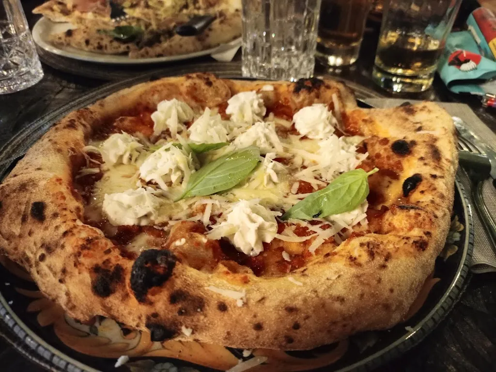 Vol.2 Pizza Parlor & Public House_Camigliano_slider_image_3