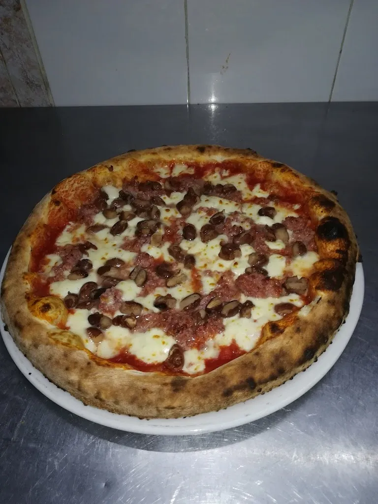 Pizzeria Gambardella_Calvi Risorta_slider_image_1
