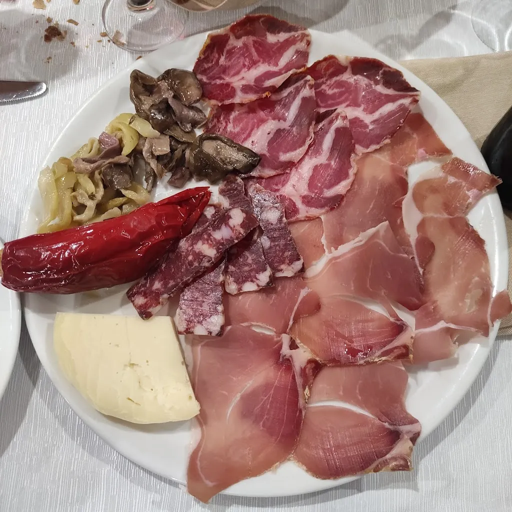 ristorante antica torre restaurant in Campolattaro