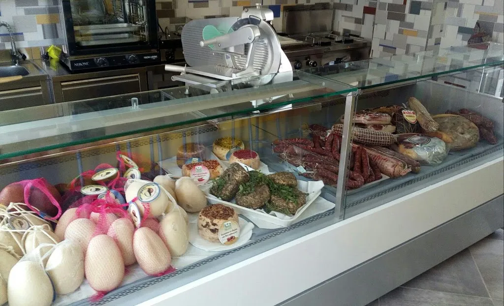 Braceria Fattorie Migliozzi restaurant in Cancello-Arnone