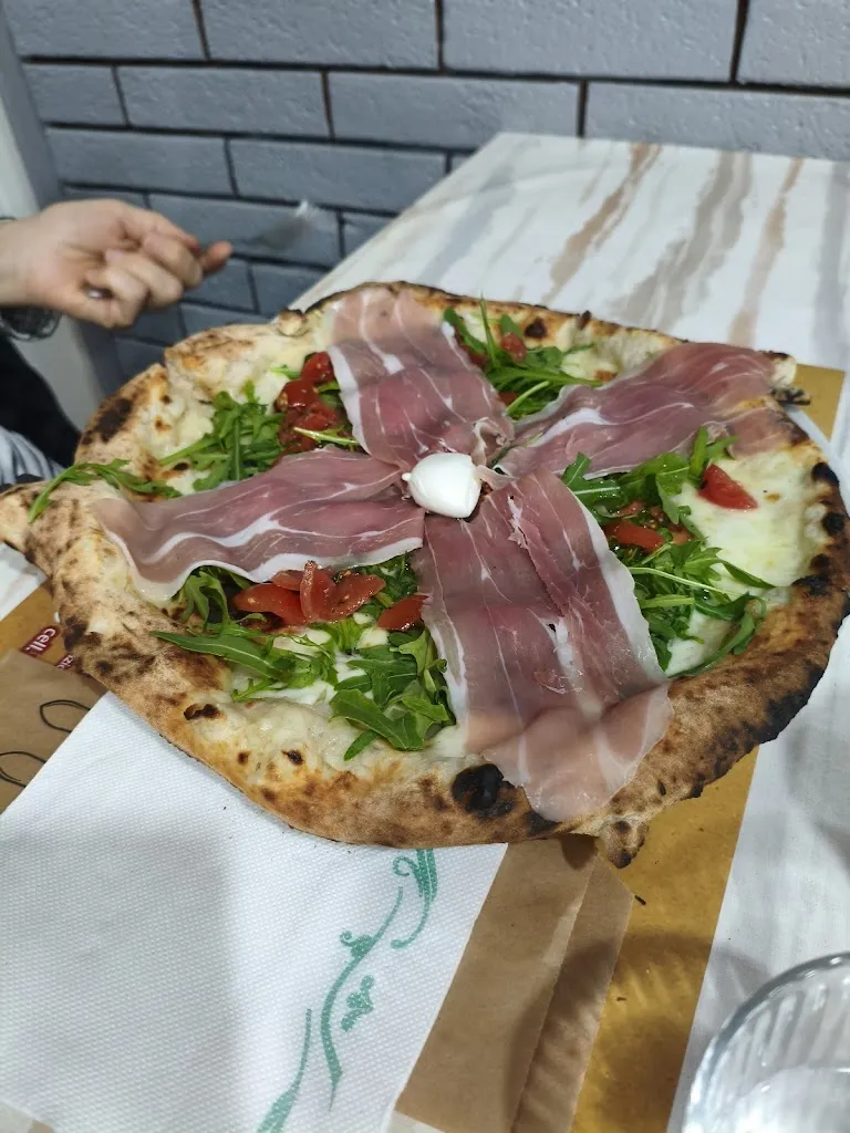 Salvatore Giurdanella_Pizzeria La Piazzetta_Cancello-Arnone_review