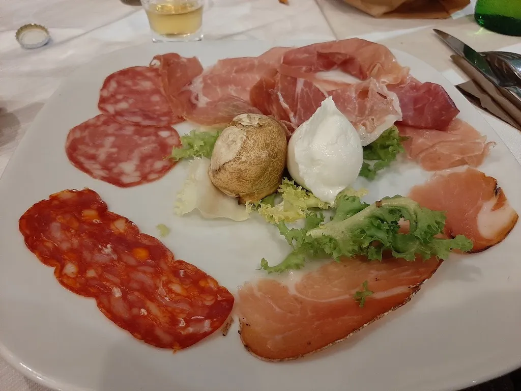 Domenico N_U' Chevalier Pizzeria & trattoria_Capezzano-Cologna_review