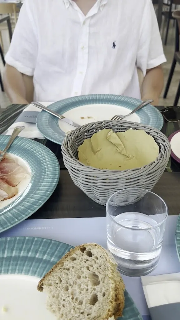 Luiz Santos_Barlotti_Capaccio_review