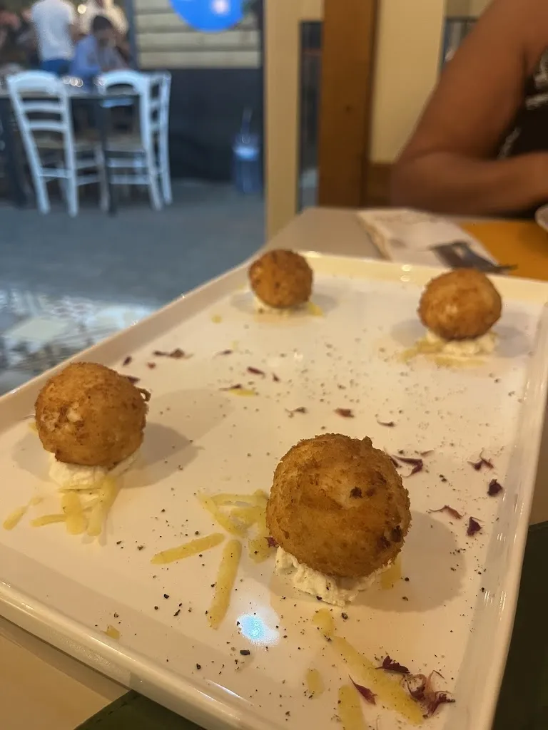 Francesca Pansini_Anema e Sore_Capaccio Scalo_review