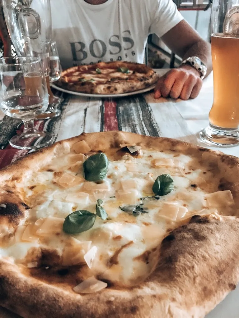 Anna Nas_Pizzeria Boris_Capaccio Scalo_avis
