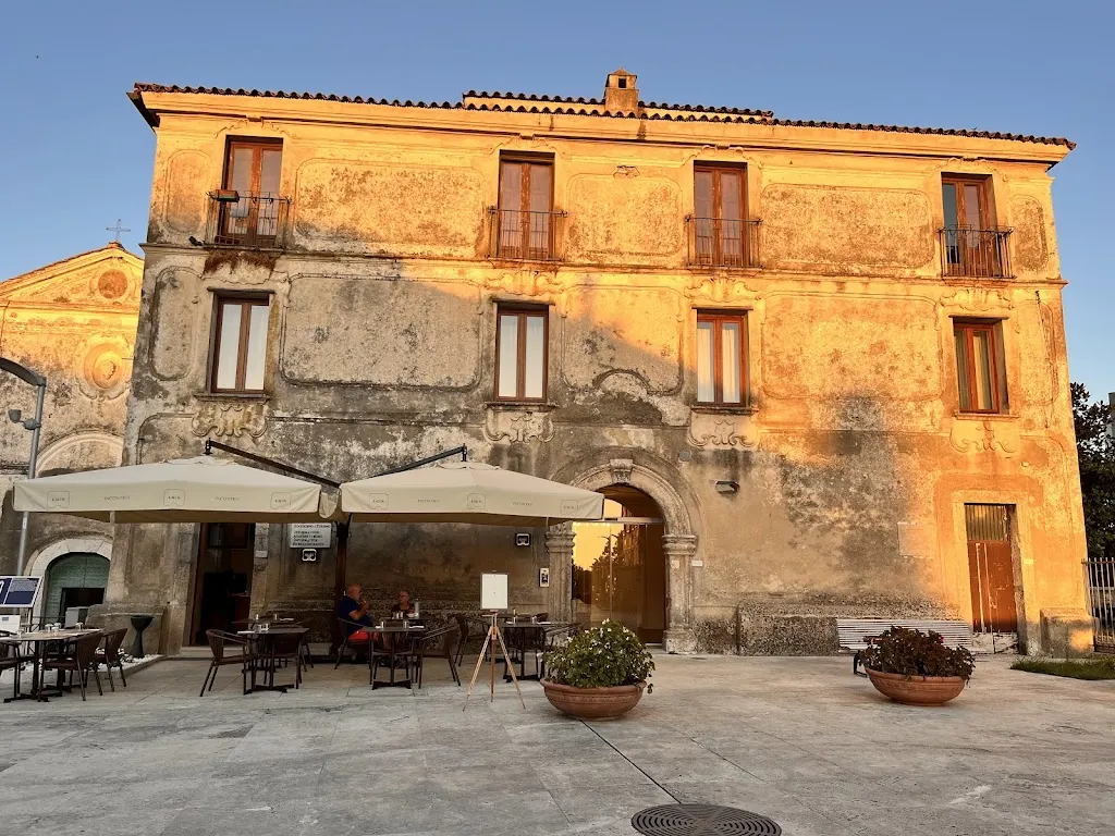 Joëlle Van de Kerkhove_Kalos Paestum_Capaccio Scalo_review