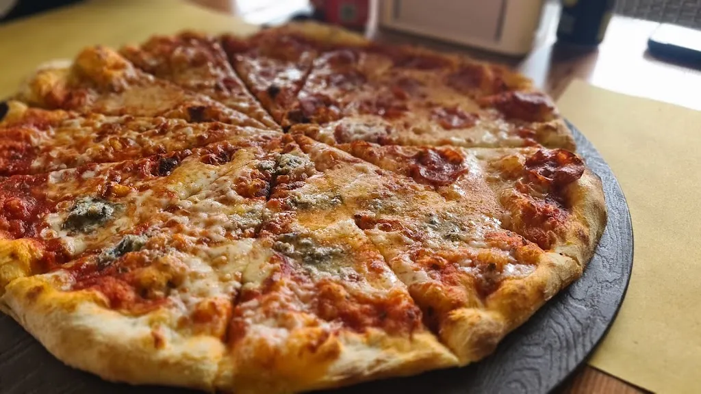 Milan K180_Pizza shop_Carano_review