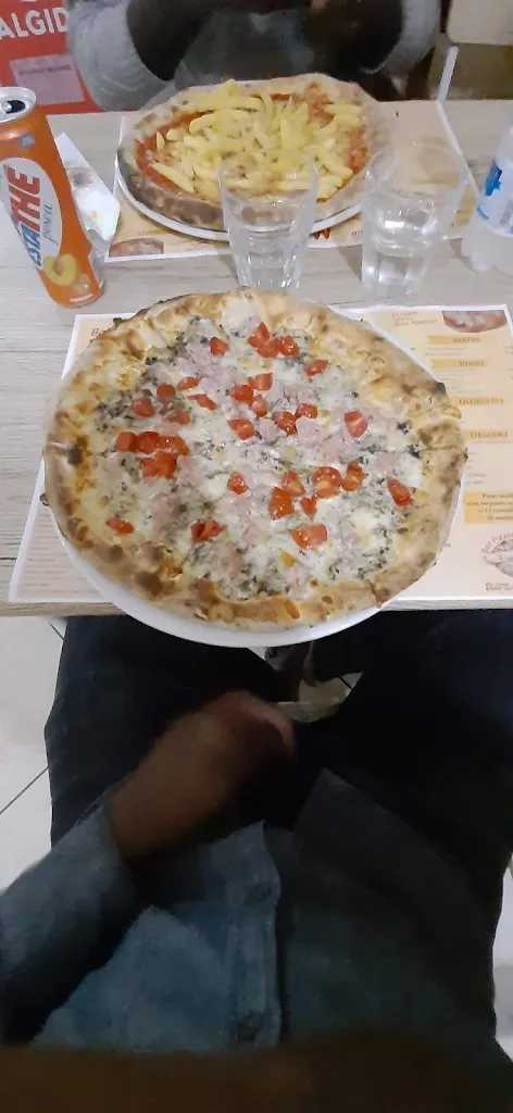 Aiyeyun Benedict_Bar pizzeria amore mio_Carife_review