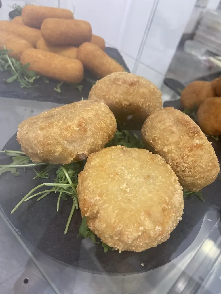 Pizzeria Mani in Pasta - Fraz.Casanova_Carinola_slider_image_2