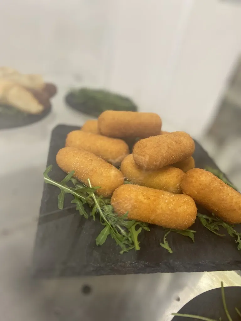 Pizzeria Mani in Pasta - Fraz.Casanova_Carinola_slider_image_3