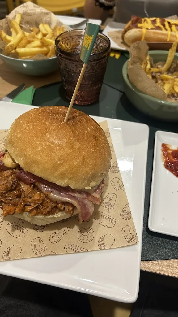 Gianpaolo Dante_Mordimi - Burger&Co_Capua_review