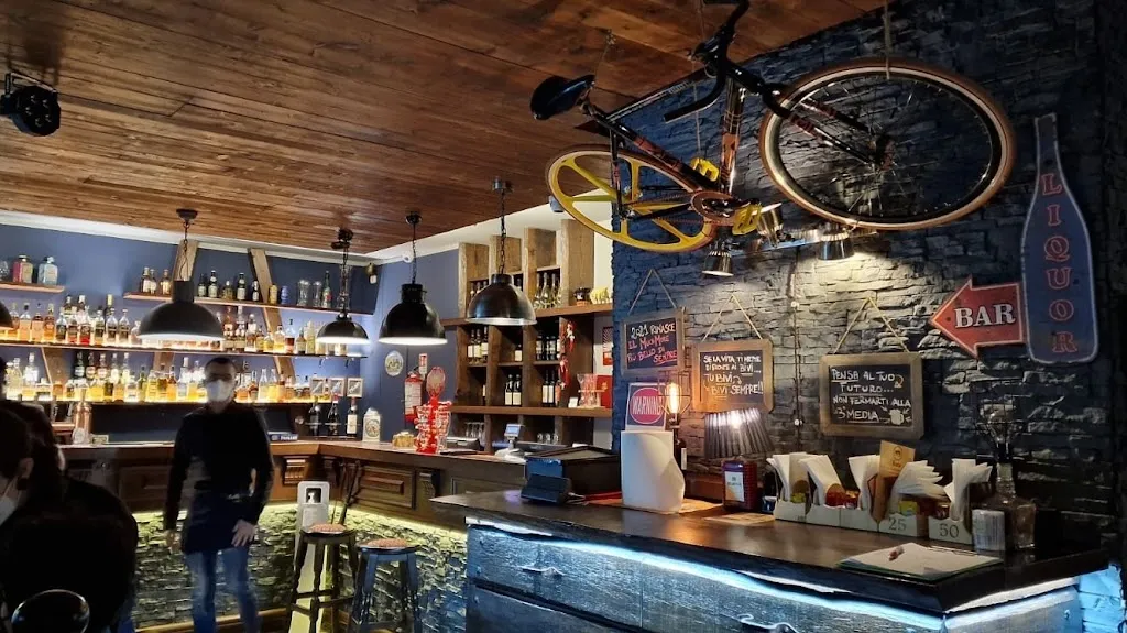 Much More Pub restaurant in Capua