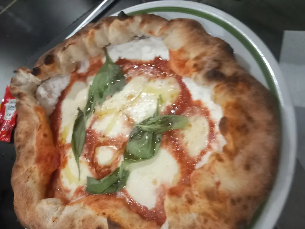 Alessandra Calianno_Pizzeria La Vita è Bella_Casal di Principe_review