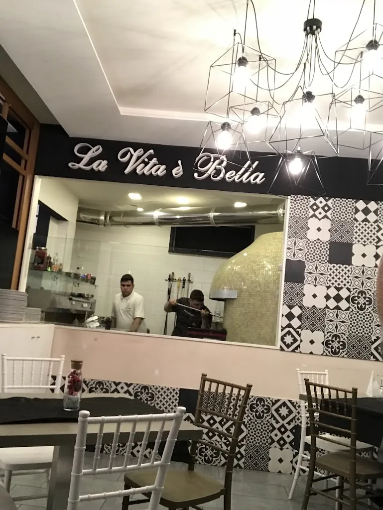 Pizzeria La Vita è Bella_Casal di Principe_slider_image_1