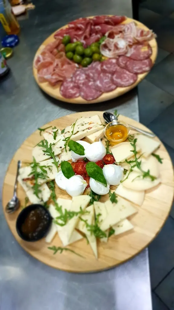 Pizzeria Officina 00 - F.lli Corvino - RISTORANTE PIZZERIA_Casal di Principe_slider_image_2