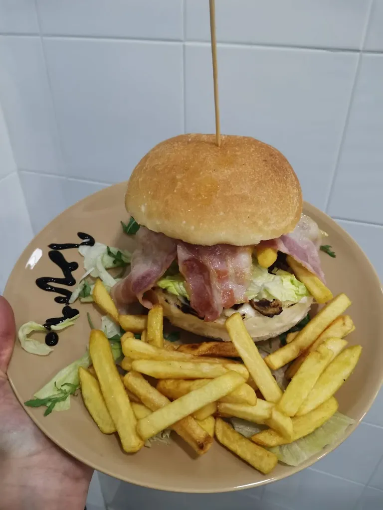 American Pizza #Margheritacomeme_Casal di Principe_slider_image_2