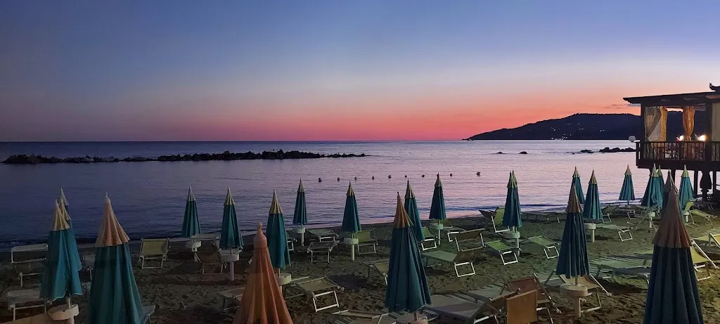 Mariafiorenza Beneduce_Lido Miami_Casal Velino_recensione