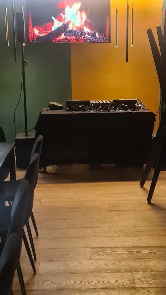 mauro pomponi_Ai Carati_Imposte_review