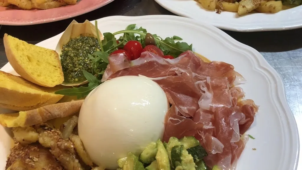 Tinello Sile Bistrot_Casale_slider_image_3