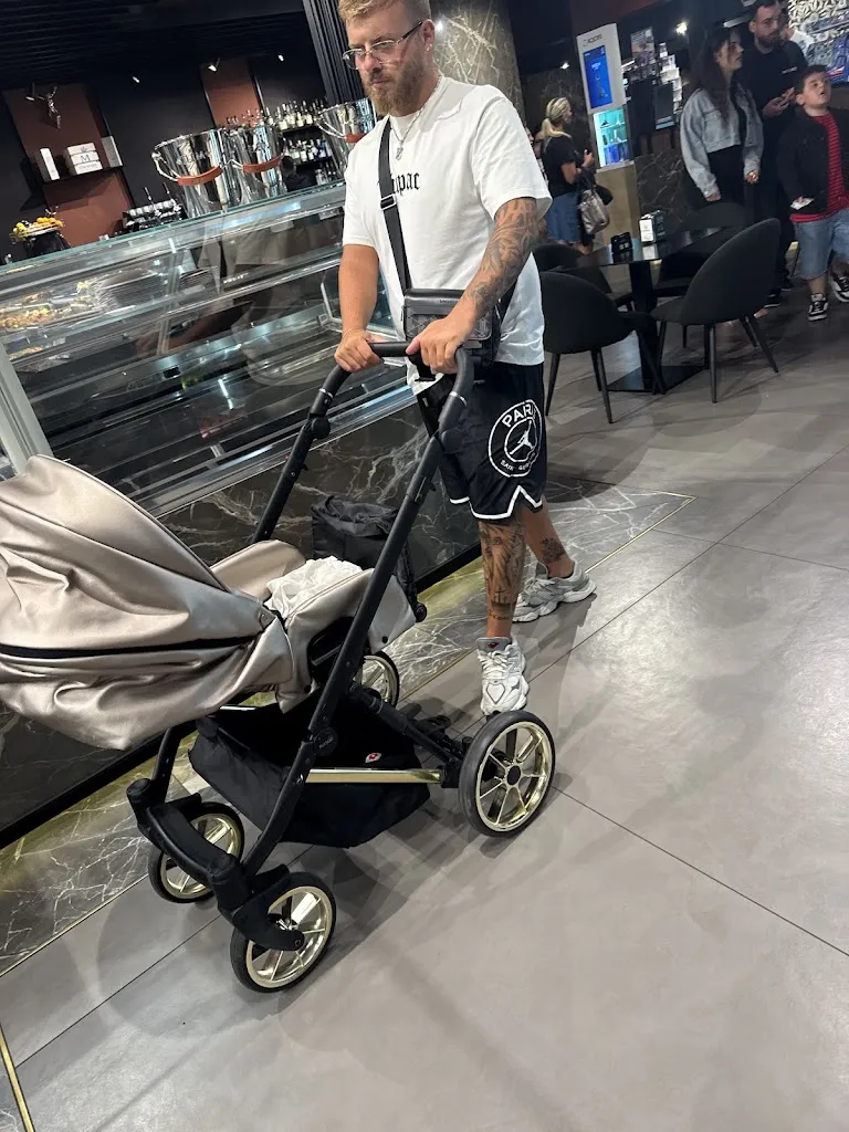 Gennaro Peluso_La Gardenia1978_Casamarciano_review