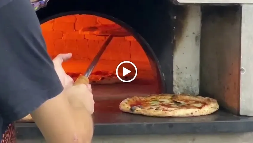 Attilio Mottola Pizzeria_Casaluce_slider_image_2