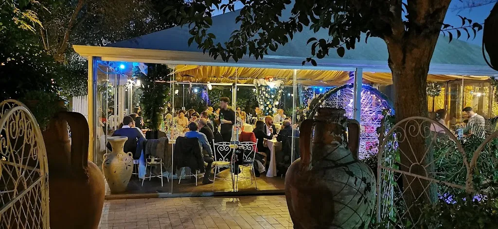 Villa Il Magnifico Garden restaurant in Casaluce