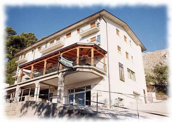 Casa Albergo Tiroasegno IT069045B47YDWLIHF restaurant in Lama dei Peligni