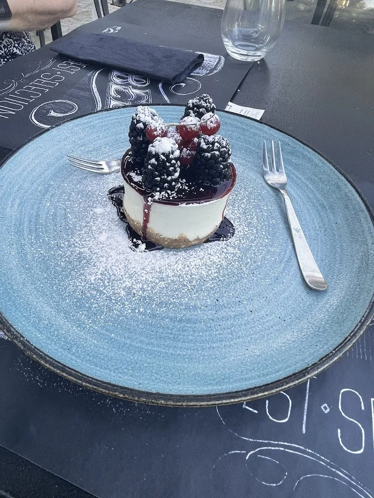 Christopher Hanson_Country House_Casaluce_review