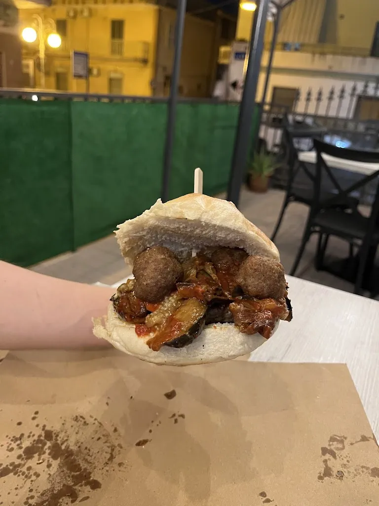 The Prince Burger & Steakhouse_Casaluce_slider_image_2