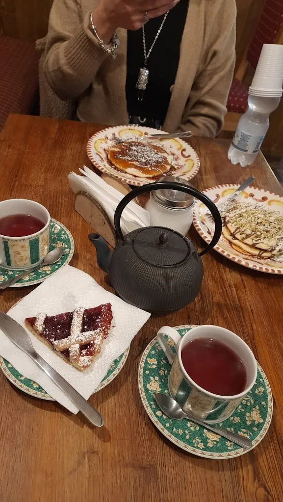 Teresa Russo_Gaslight Poetry_Caselle in Pittari_review