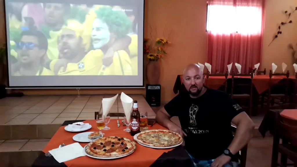 IRIS Pizzeria, Ristorante_Castel Baronia_slider_image_2