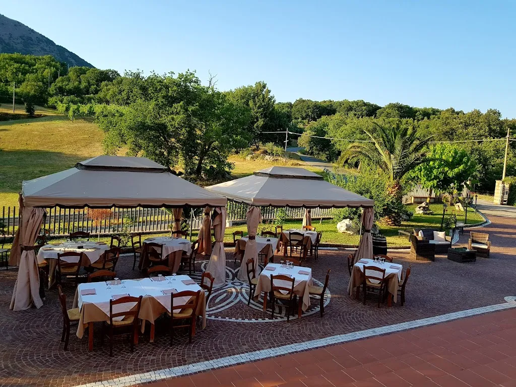 Ristorante Pizzeria Locanda Laureta_Castel di Sasso_slider_image_1