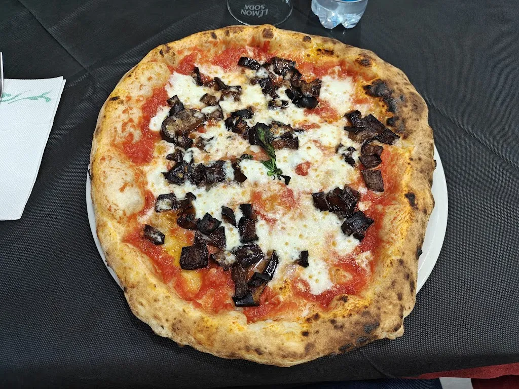 Antica Pizzeria Napoletana Arturo De Santis_Casavatore_slider_image_3