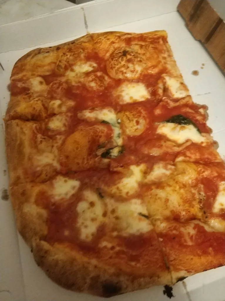 Sfizio Pizza & Panini_Casavatore_slider_image_3