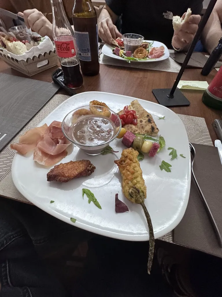 daniele lucci_La Pagliarella Ristorante Pizzeria e Girarrosto_Casavatore_review