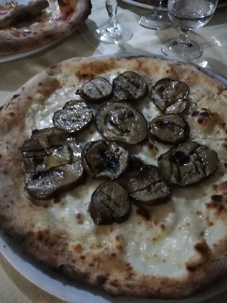 Giuseppe De Filippo_Il Castello Ristorante Pizzeria_Castel Morrone_review