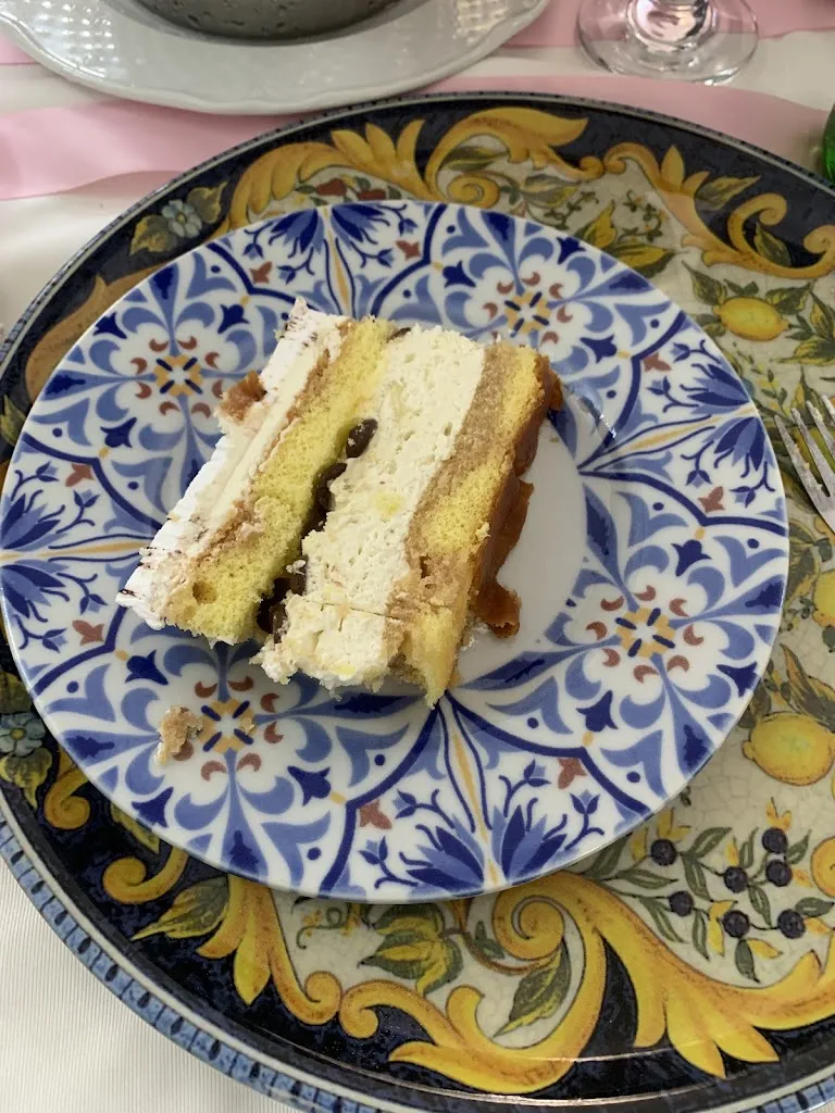 Around The world_La Torre dei Falchi_Castel Morrone_review