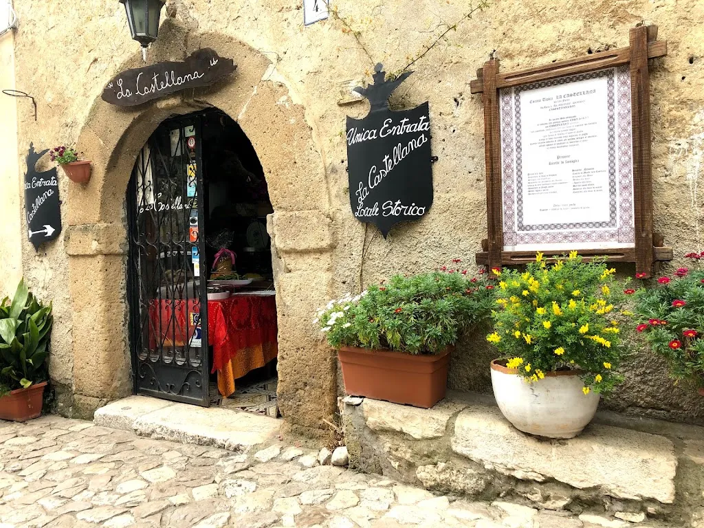 La Castellana restaurant in Castel Morrone