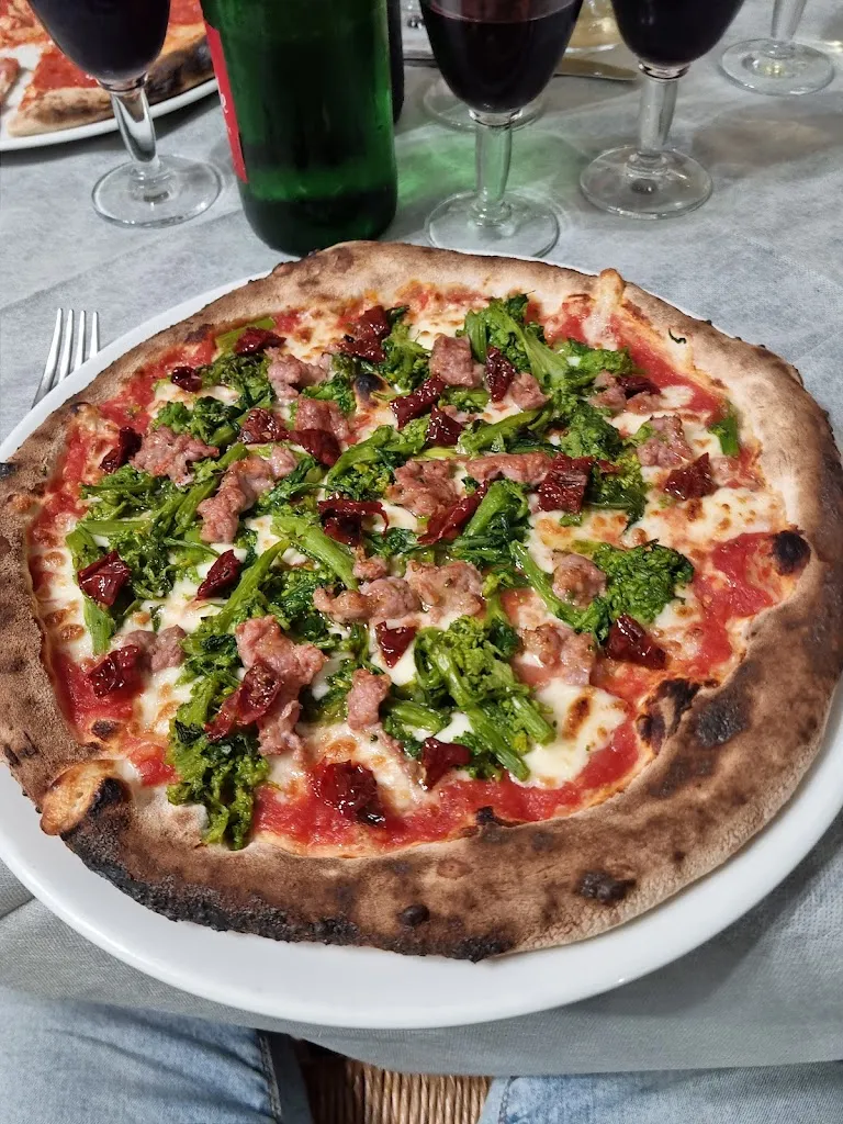 Bar Ristorante Pizzeria La vecchia scuola restaurant in Castelvetere in Val Fortore