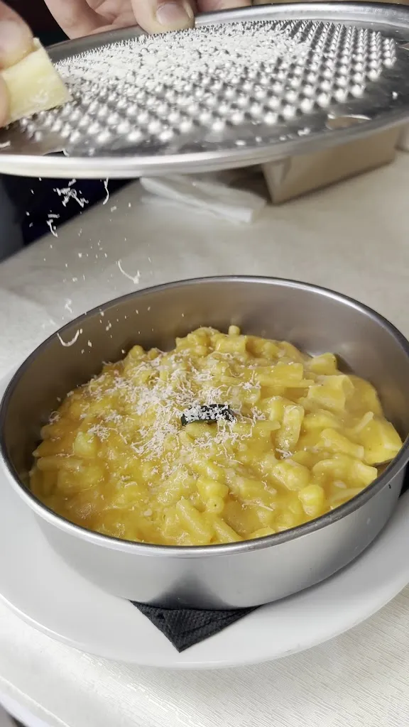 Totò e Peppino - trattoria Gourmet_Castello di Cisterna_slider_image_2