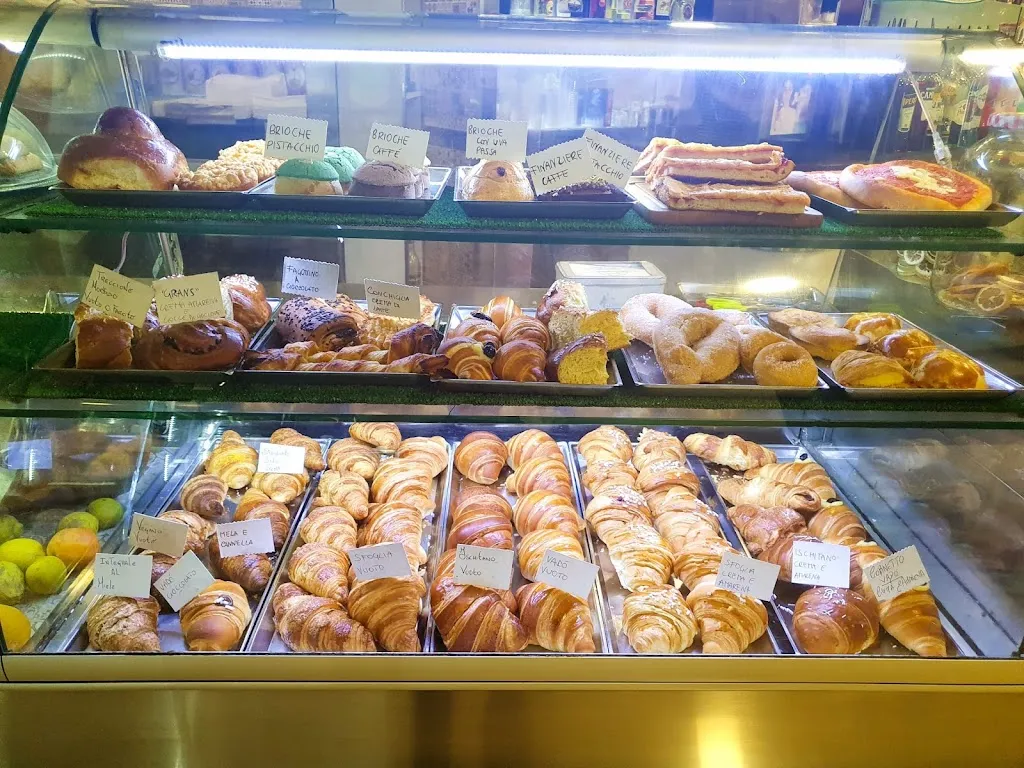 Vadò Cafè restaurant in Castello di Cisterna