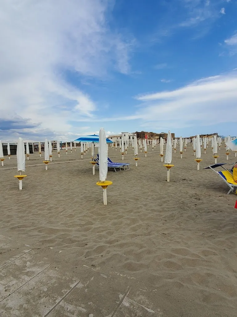 Roxann Tennant_Dolphins Seaside Tourist Complex_Castel Volturno_review