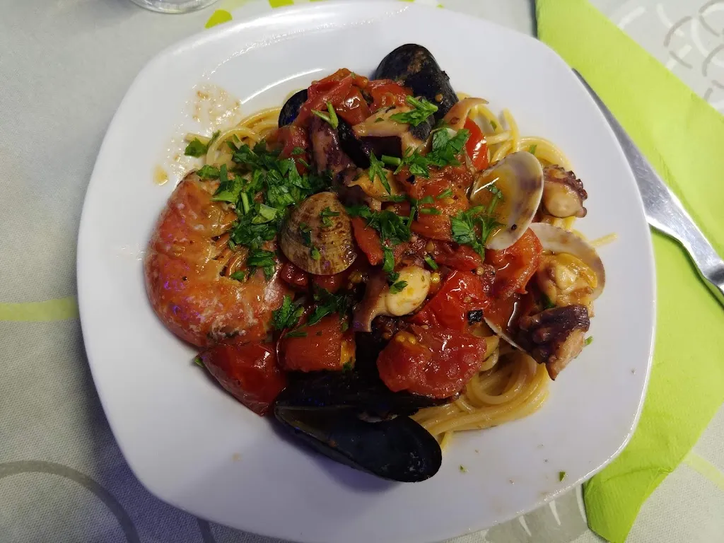 Влада Зубарева_Black & White da Dario_Castel Volturno_review