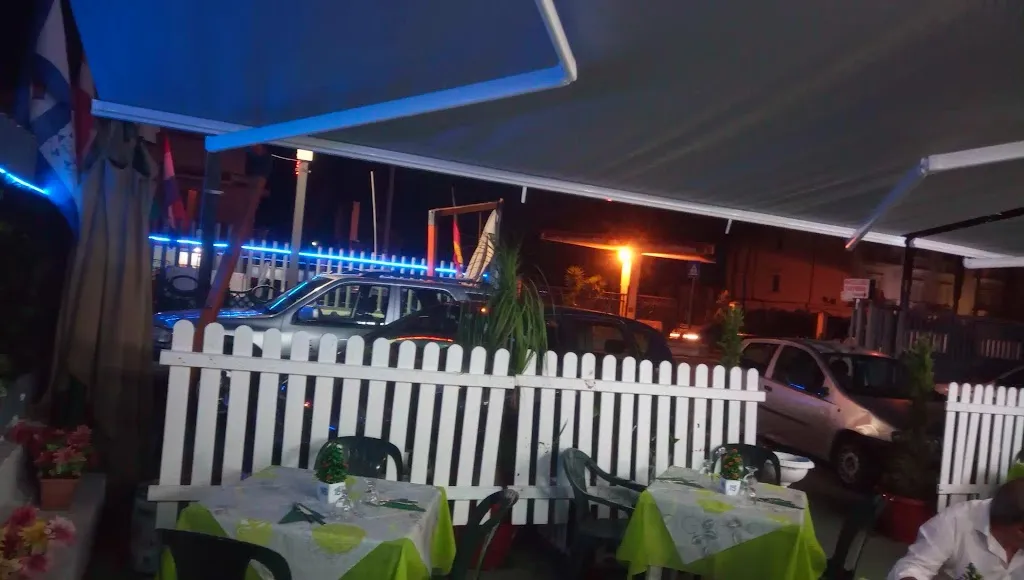 Black & White da Dario_Castel Volturno_slider_image_2