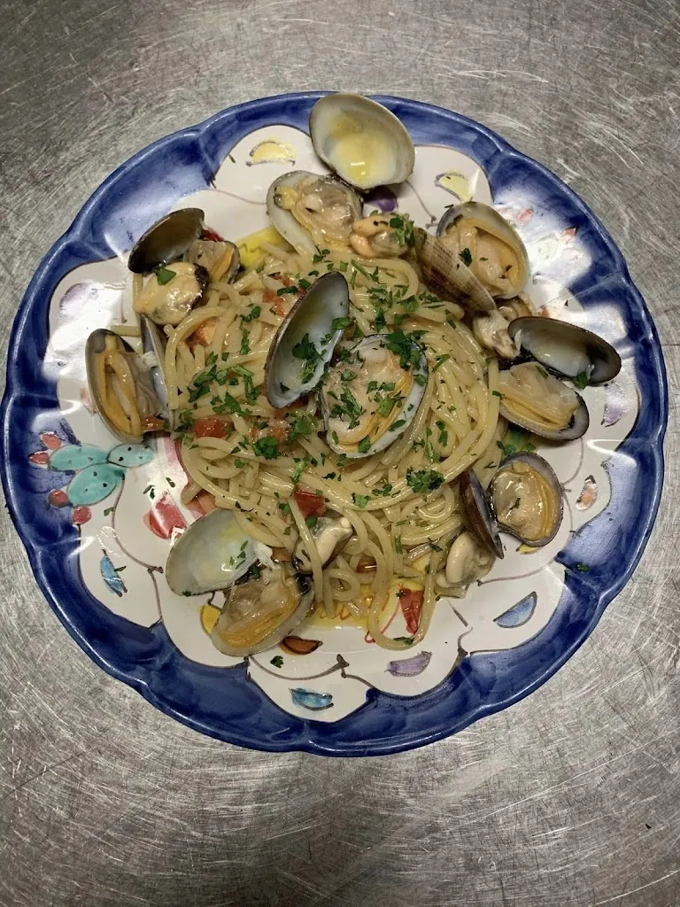 Viamari restaurant in Cellole