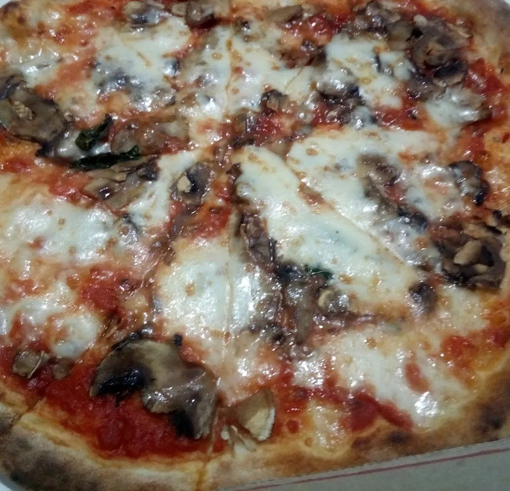 luigi alberico_Pizza House_Cellole_review