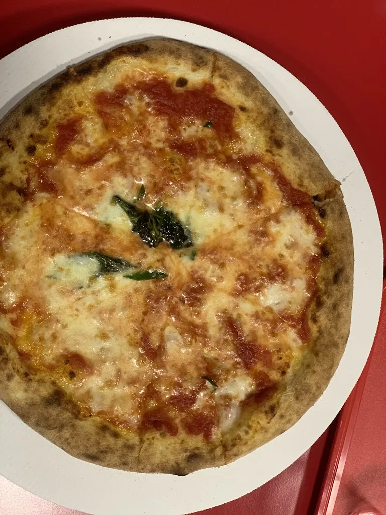 Pizza House restaurant in Cellole